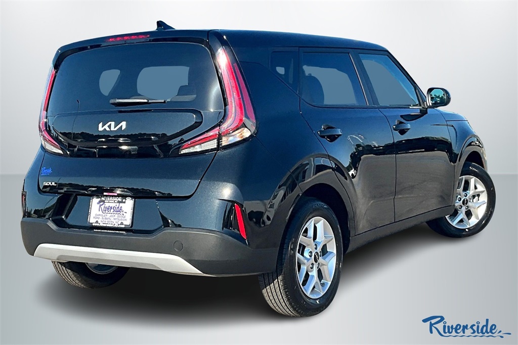 2025 Kia Soul LX photo 5