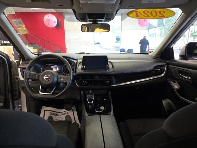 2024 Nissan Rogue SV photo 17