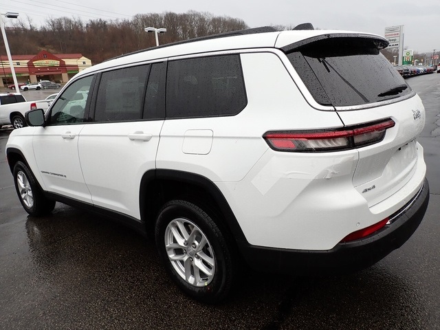 2025 Jeep Grand Cherokee Laredo photo 3