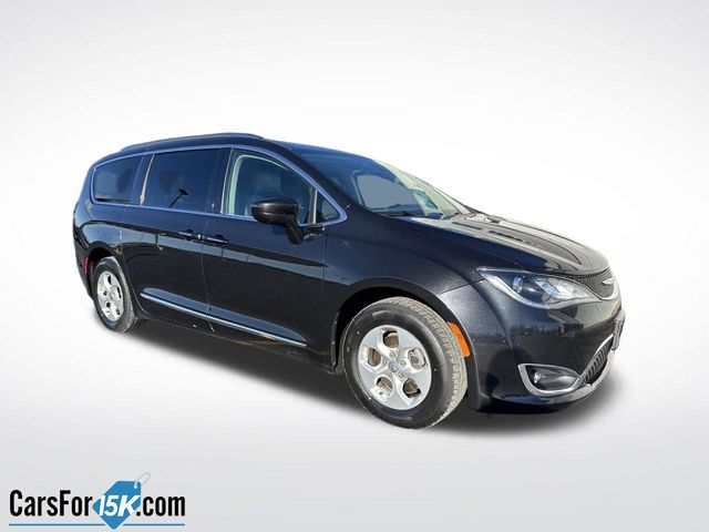 2017 Chrysler Pacifica Touring-L Plus's photo