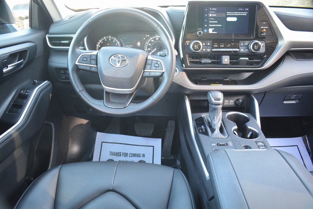2024 Toyota Highlander XLE photo 3