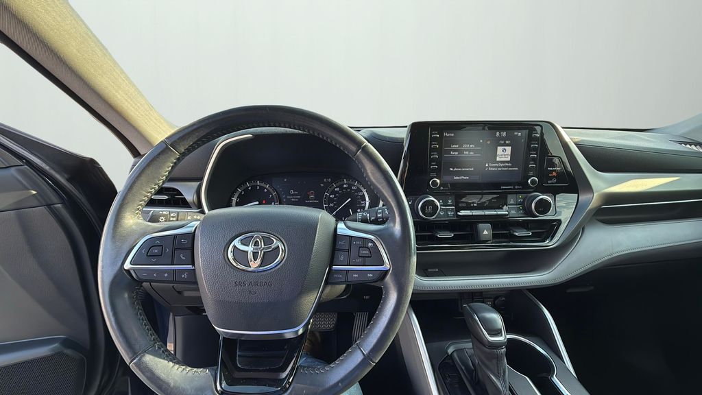 2021 Toyota Highlander XLE photo 12