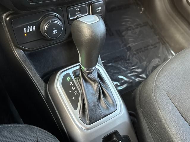 2022 Jeep Renegade Latitude photo 16