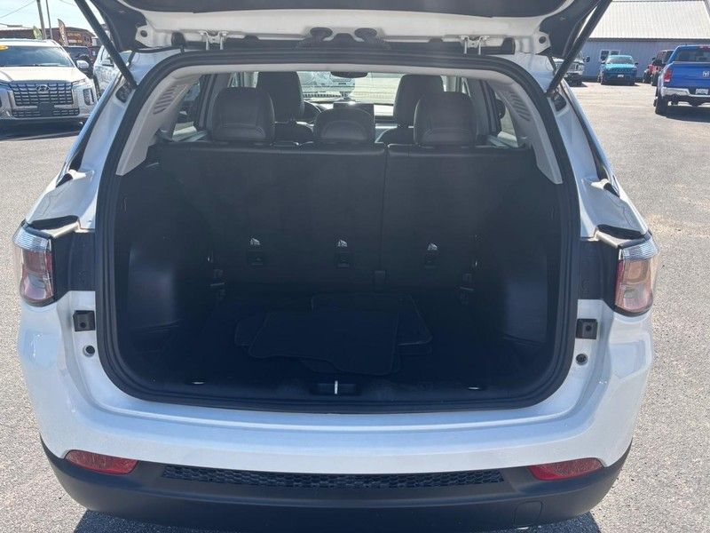 2022 Jeep Compass Limited photo 6