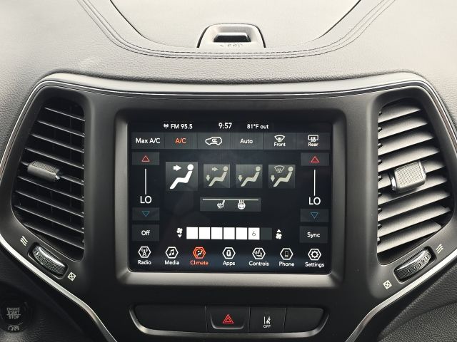 2022 Jeep Cherokee Latitude Lux photo 28
