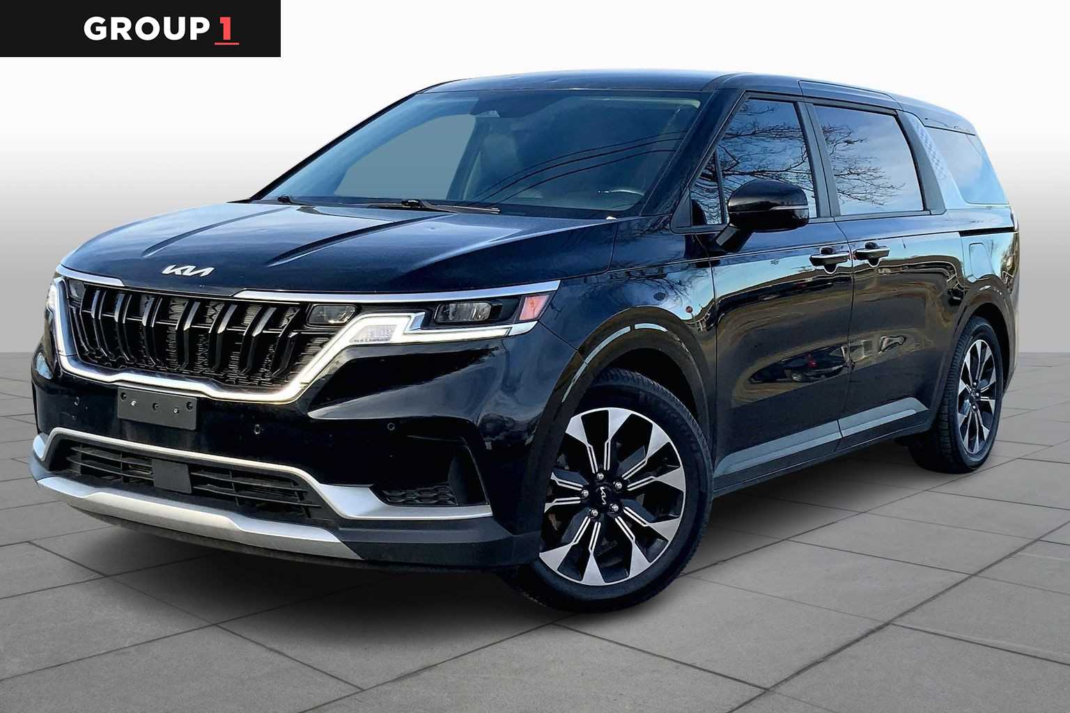 2022 Kia Carnival EX's photo