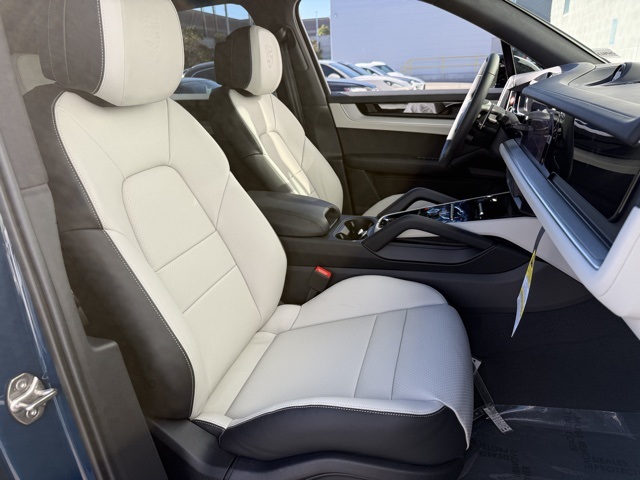 2026 Porsche Cayenne E-Hybrid Base photo 19
