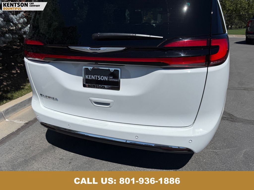 2024 Chrysler Pacifica Touring L photo 34