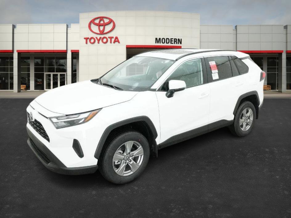 2025 Toyota RAV4 XLE's photo