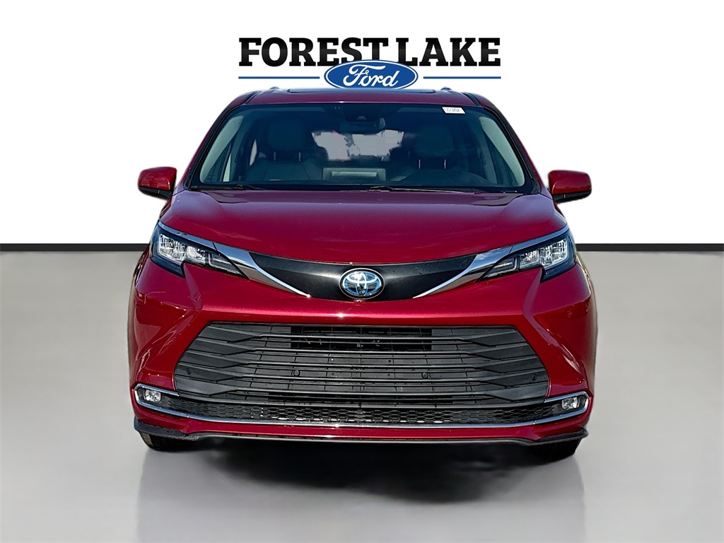 Used 2022 Toyota Sienna XLE with VIN 5TDYSKFC7NS044589 for sale in Forest Lake, Minnesota