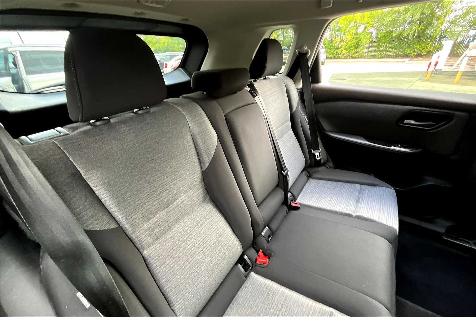 2023 Nissan Rogue SV photo 18