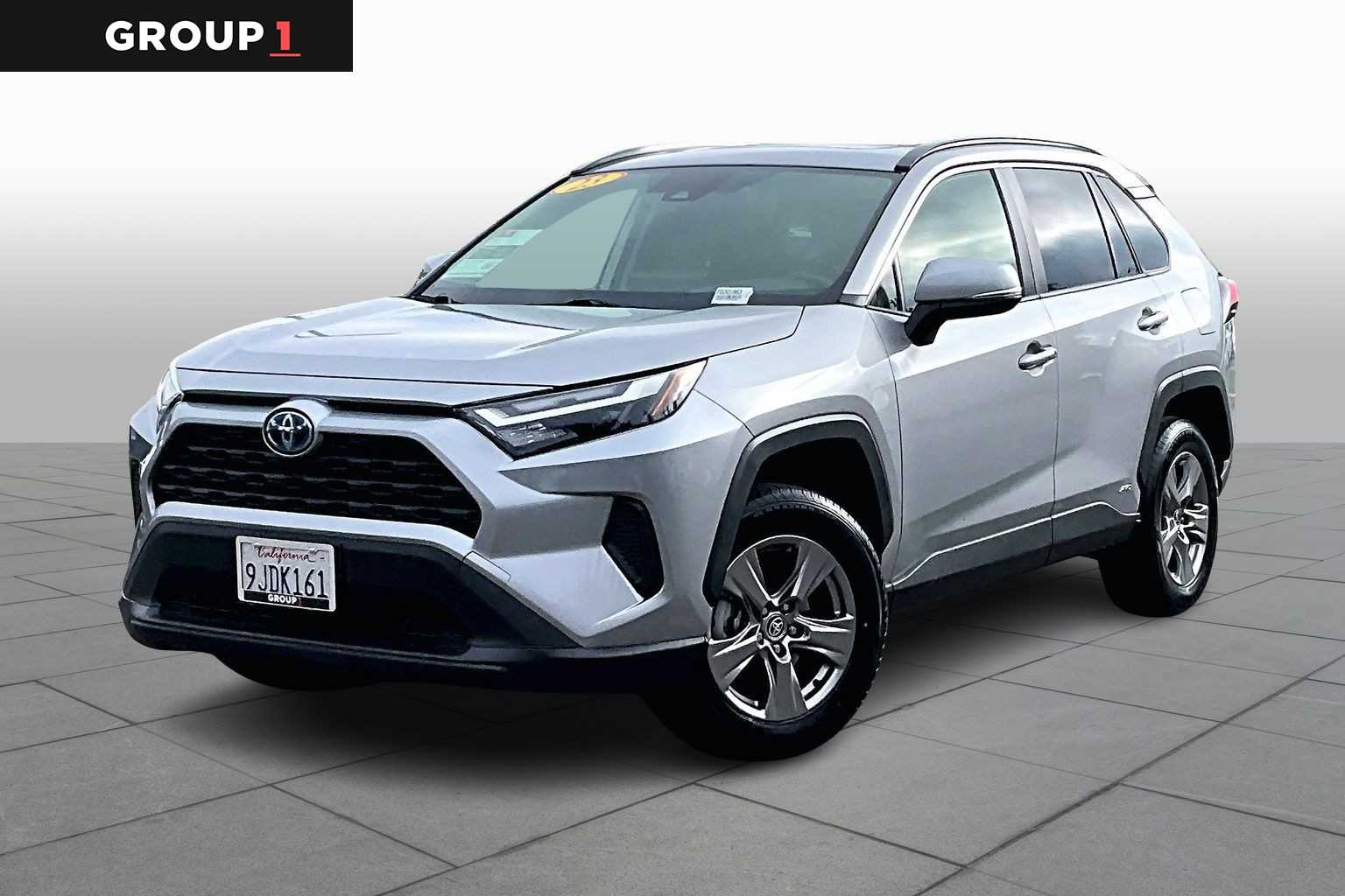 2023 Toyota RAV4 XLE's photo