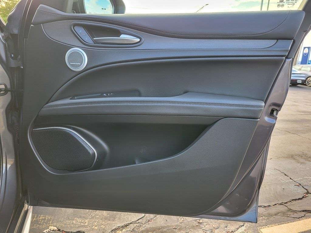 2022 Alfa Romeo Stelvio Ti photo 21