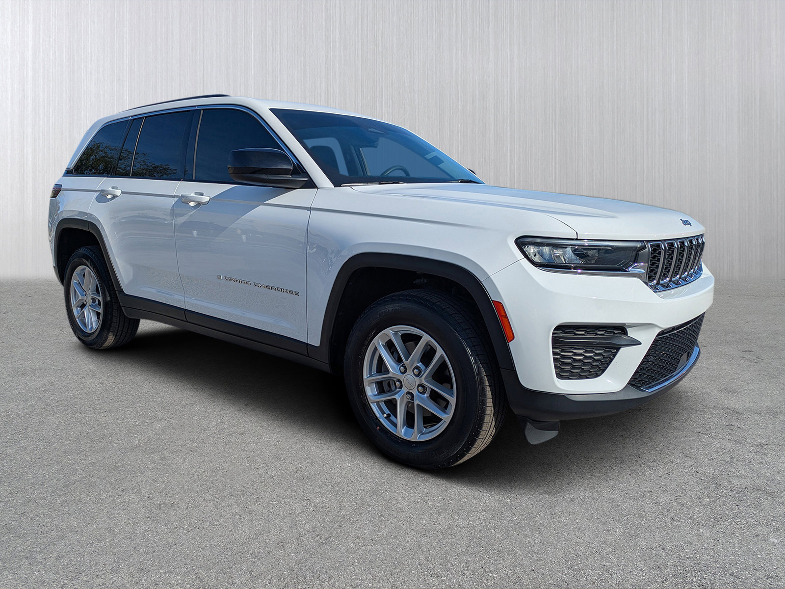 2023 Jeep Grand Cherokee Laredo's photo