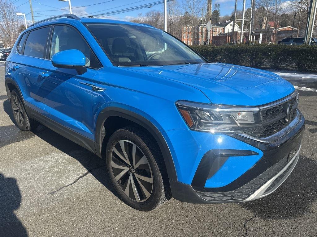 2024 Volkswagen Taos SE photo 4