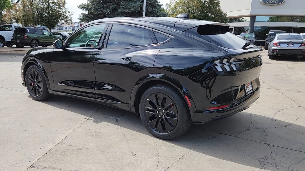 2025 Ford Mustang Mach-E Premium photo 4