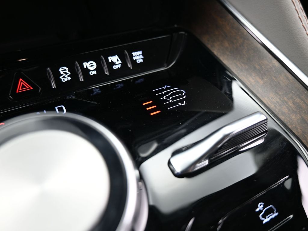 2023 Jeep Grand Wagoneer L Base photo 2