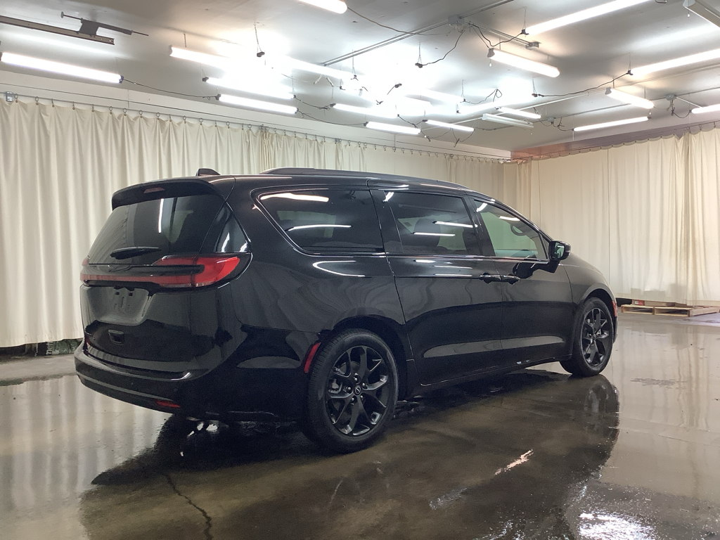 2026 Chrysler Pacifica photo 5