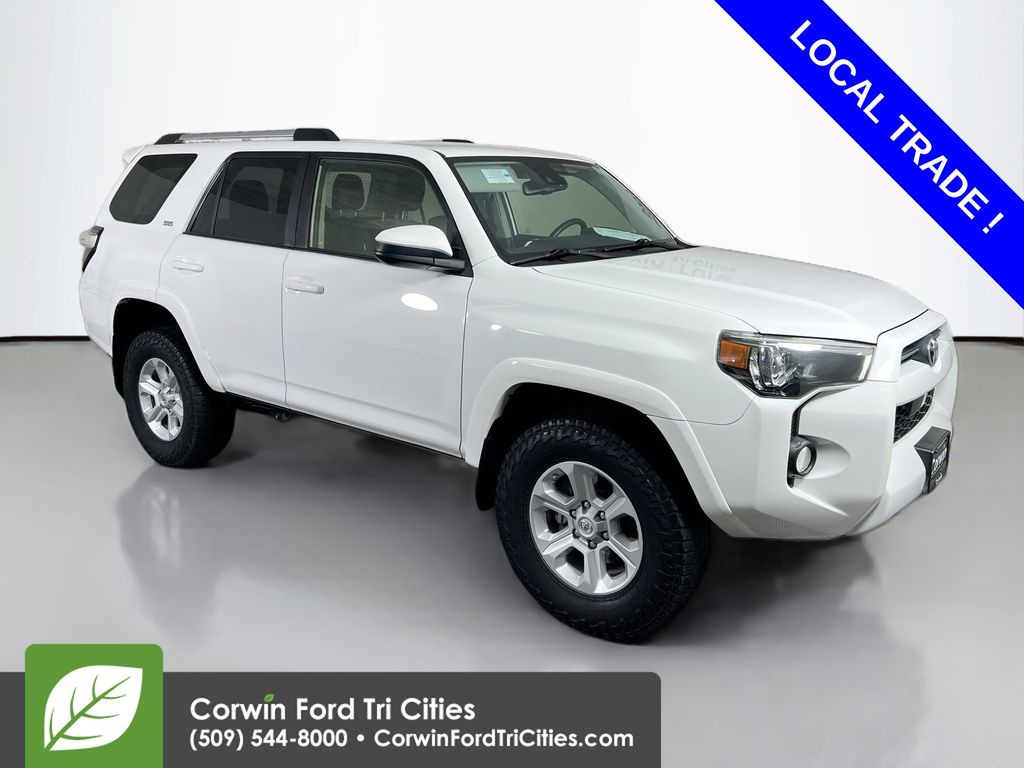 2020 Toyota 4Runner SR5's photo