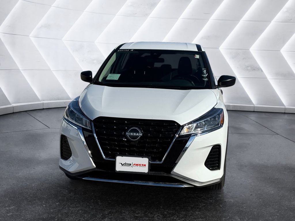 2025 Nissan Kicks Play S photo 2