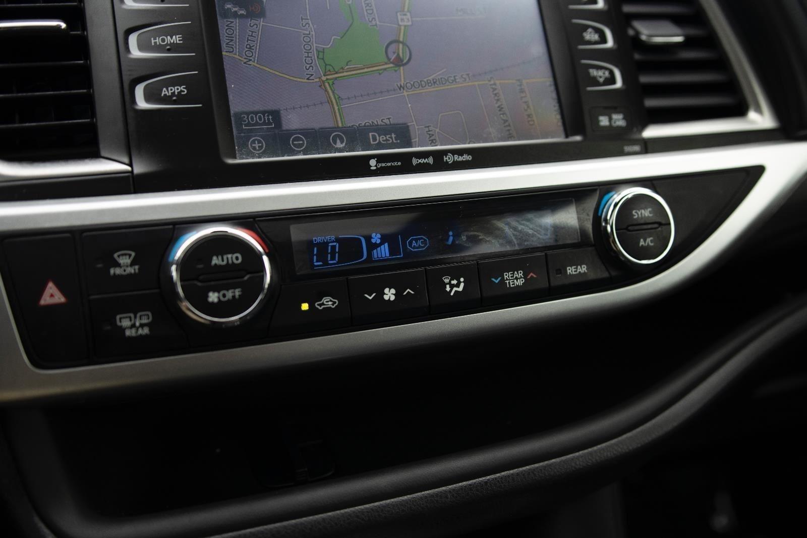 2018 Toyota Highlander SE photo 9