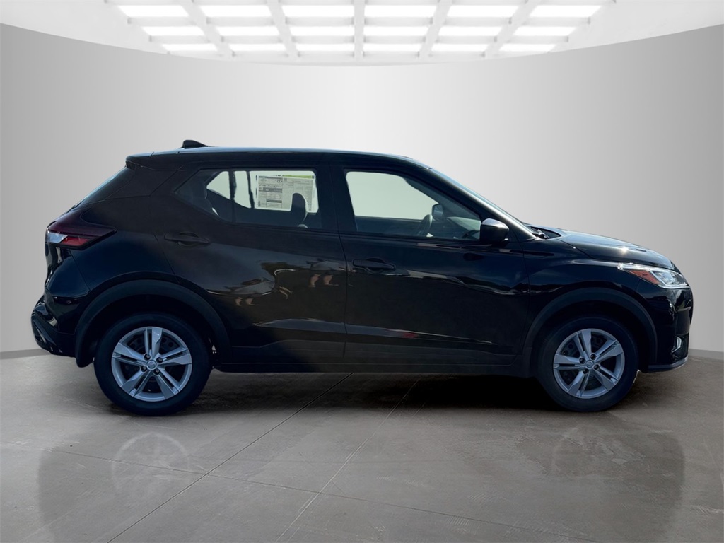 2025 Nissan Kicks Play S photo 6