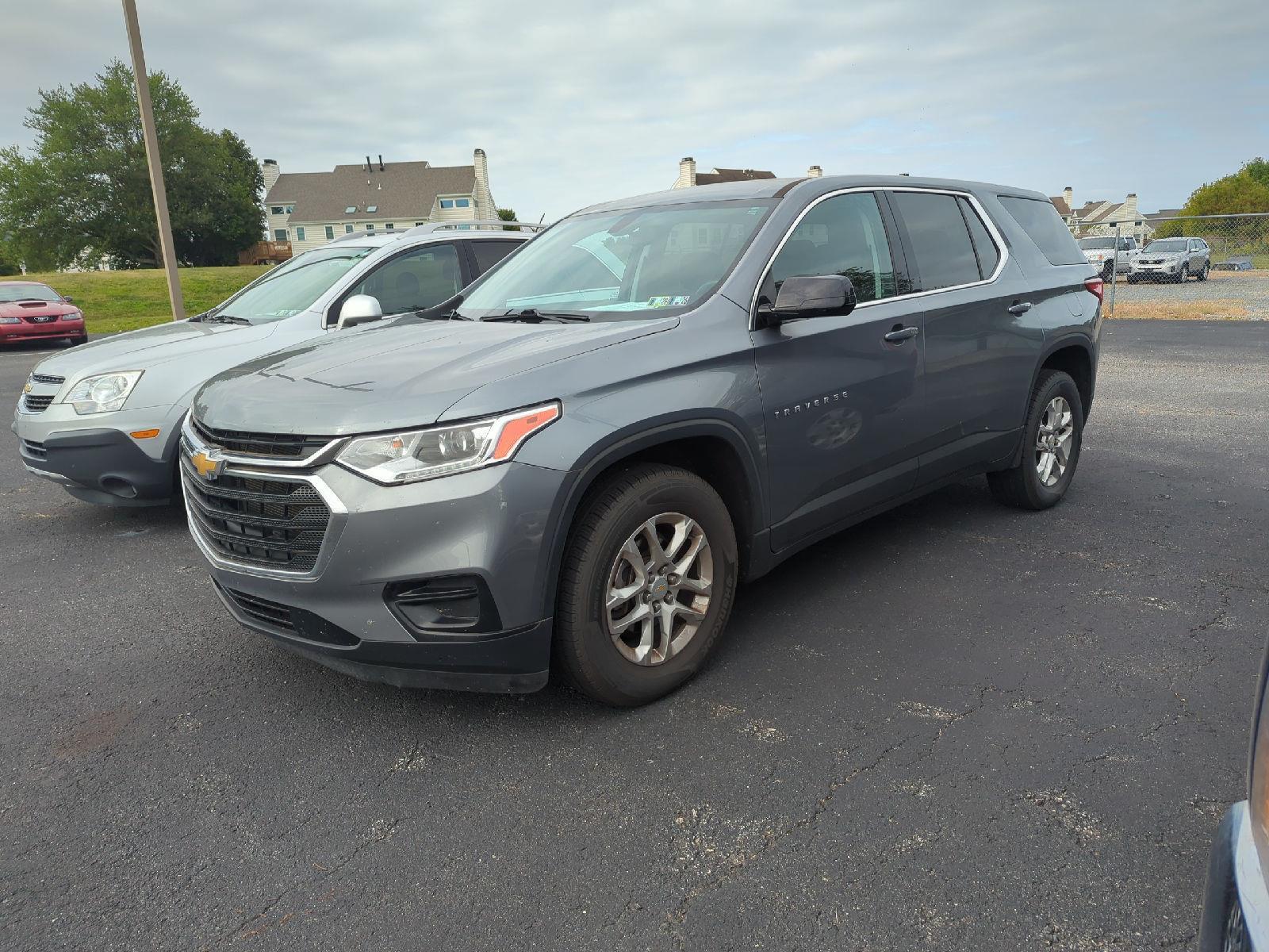 2020 Chevrolet Traverse LS photo 3
