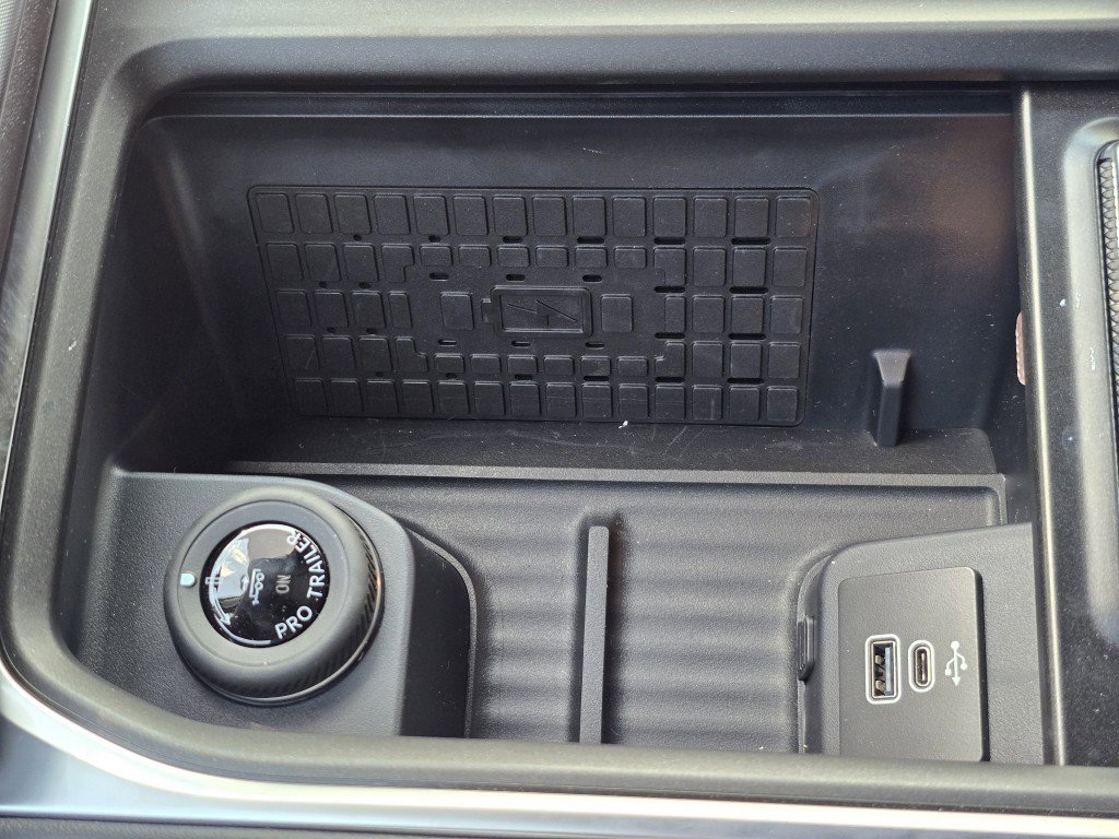 2025 Ford Expedition photo 8