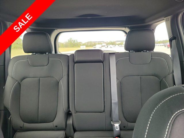 2025 Jeep Grand Cherokee Laredo photo 13