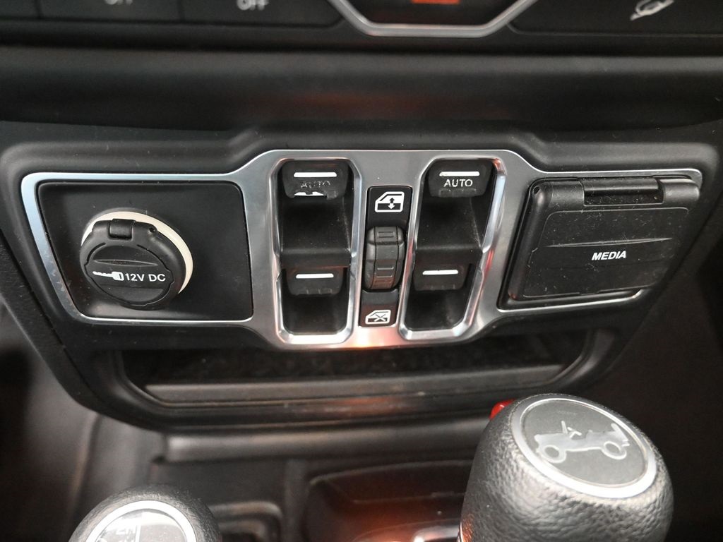 2019 Jeep Wrangler Unlimited Sahara photo 9