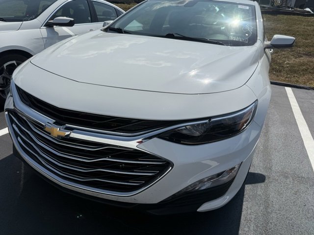 2024 Chevrolet Malibu 1LT photo 2