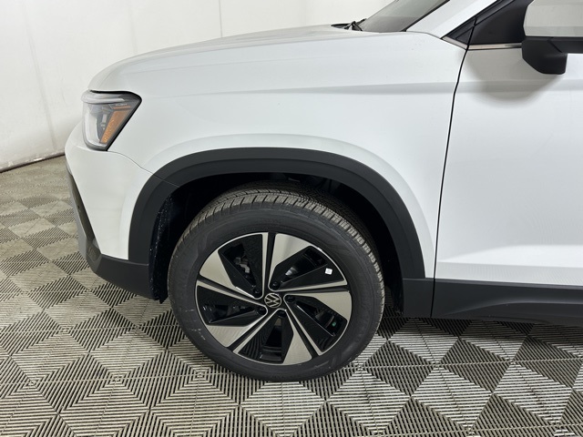 2025 Volkswagen Taos SE photo 4
