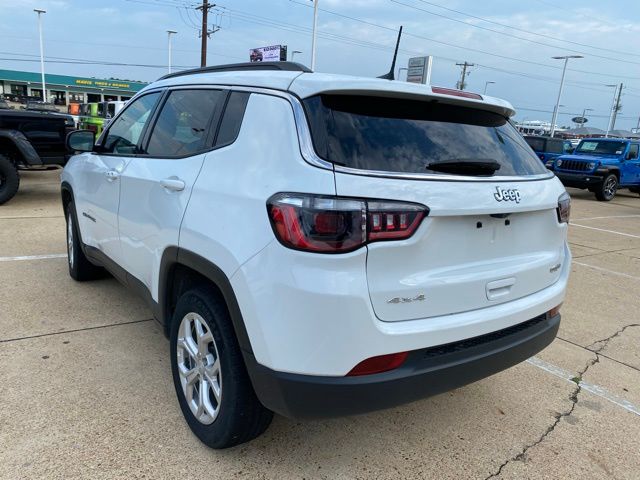2024 Jeep Compass Latitude photo 3