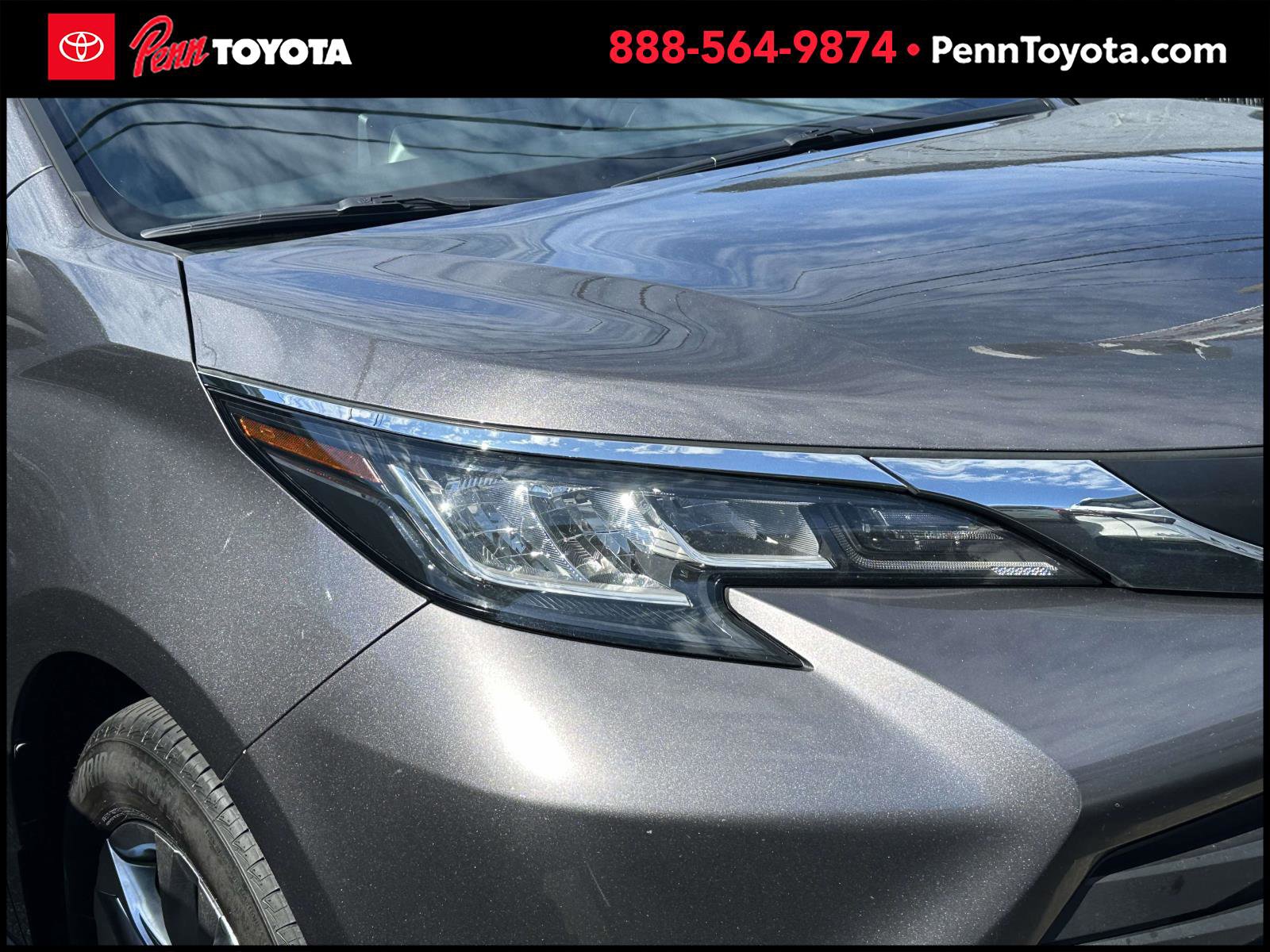 2023 Toyota Sienna XLE photo 3