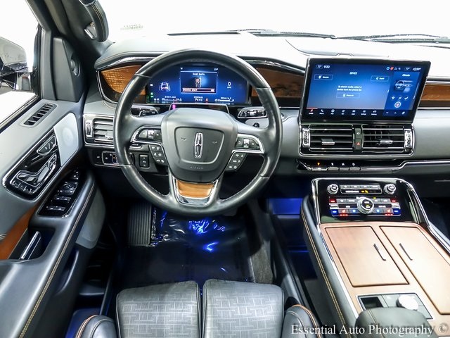 2023 Lincoln Navigator Black Label photo 2