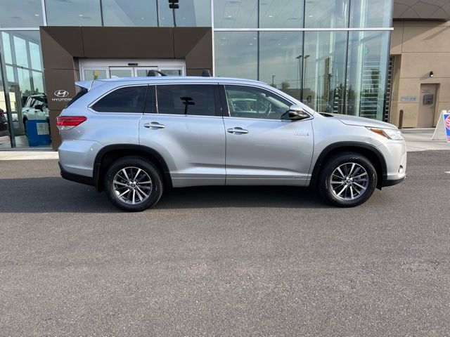 2017 Toyota Highlander Hybrid XLE photo 2