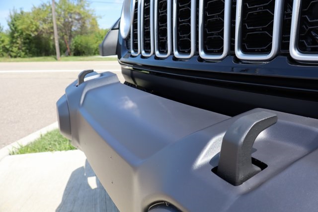 2025 Jeep Wrangler Sahara photo 7