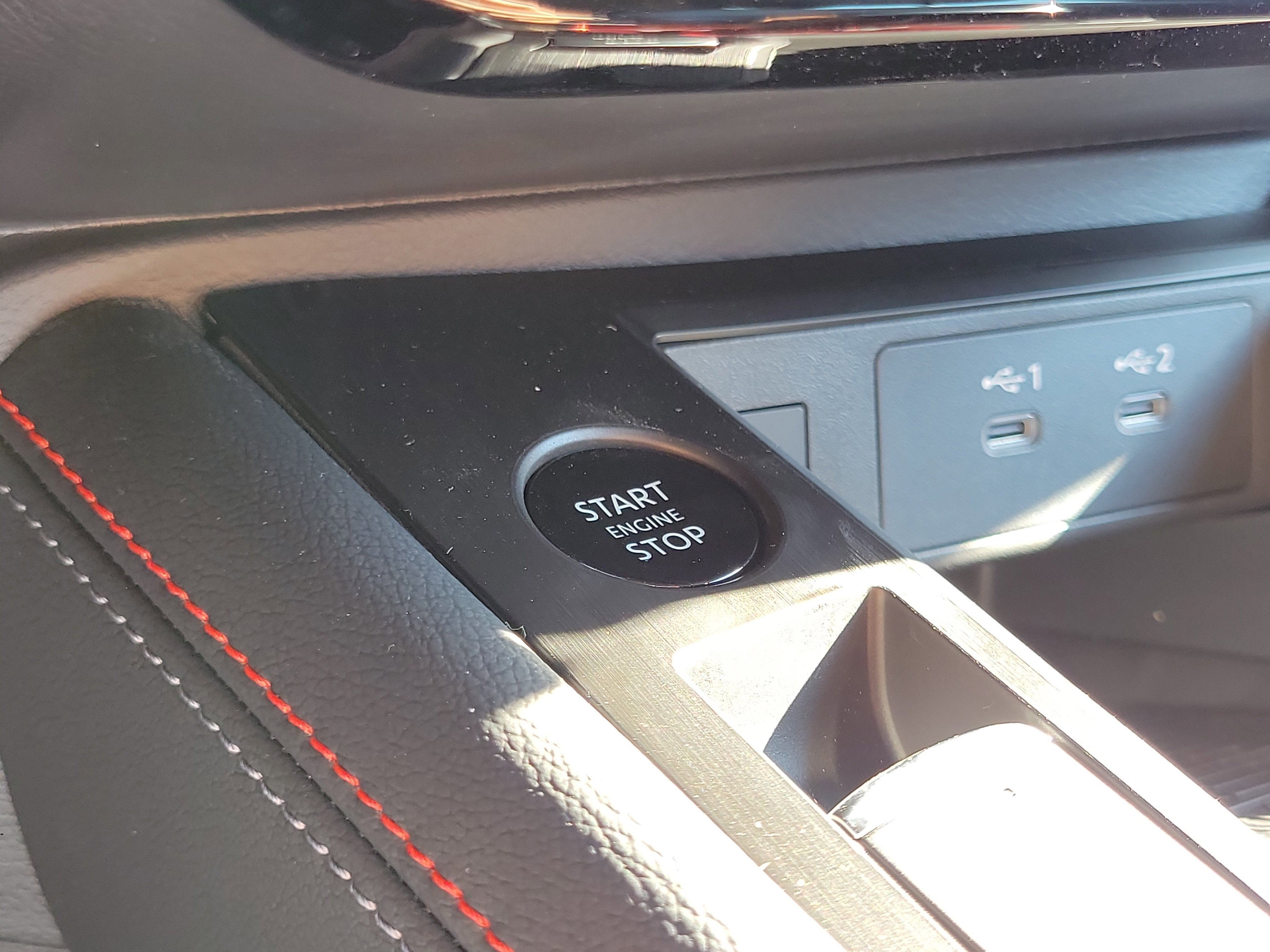 2026 Nissan Kicks SR photo 4