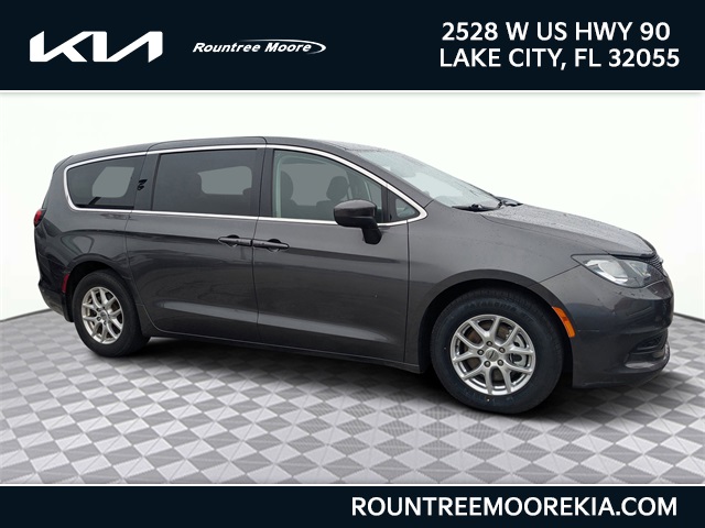 Chrysler Voyager LX's photo