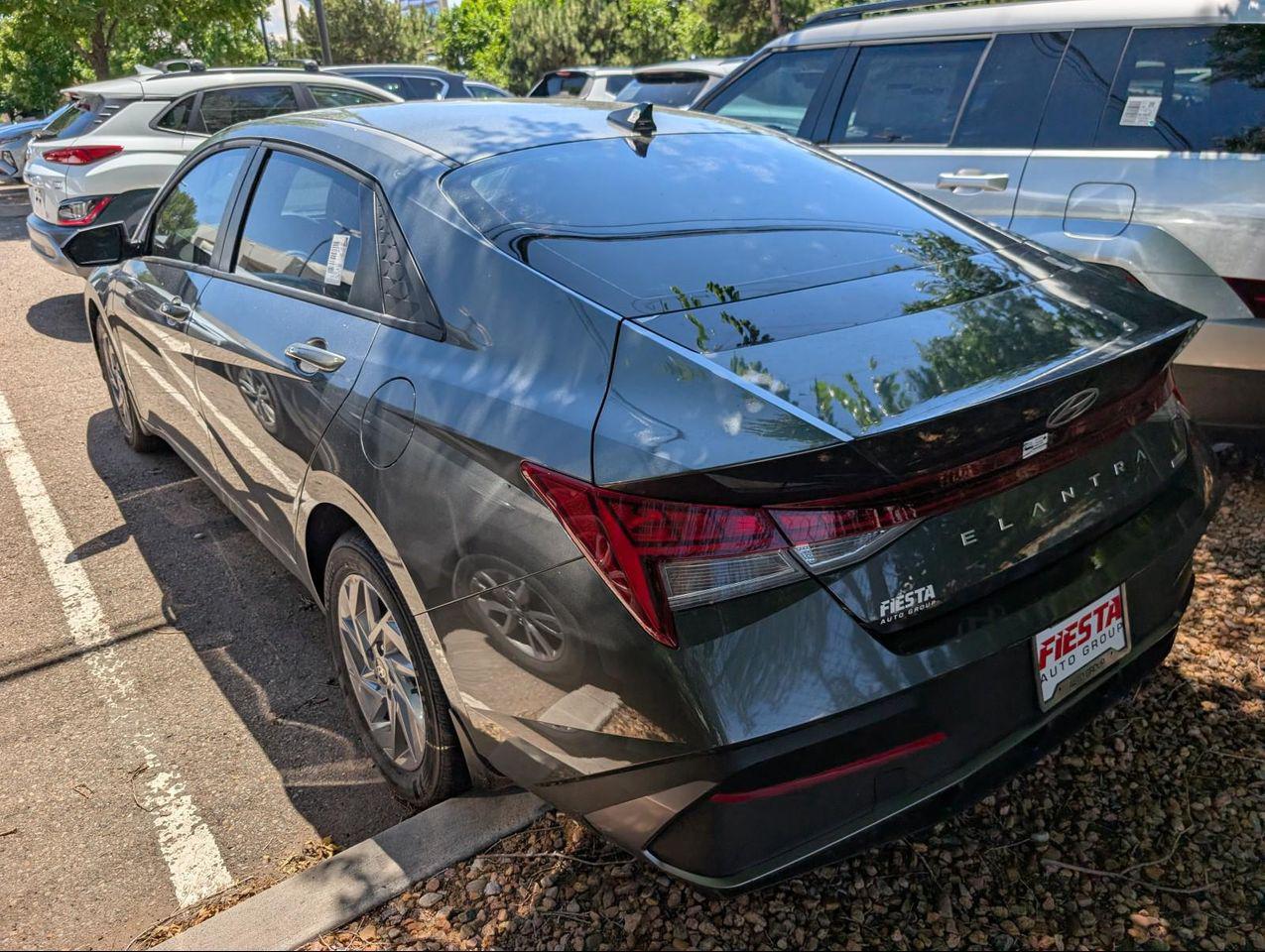 2025 Hyundai Elantra Hybrid Blue photo 3