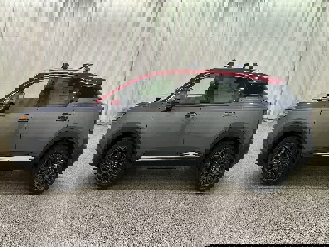 2026 Nissan Kicks SR photo 4