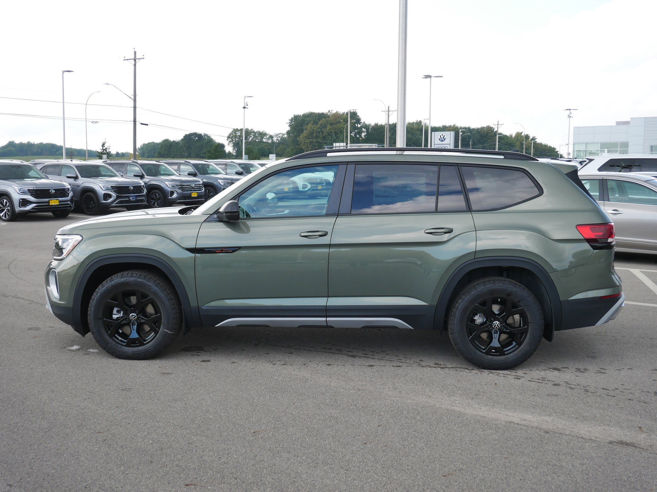 2026 Volkswagen Atlas Peak Edition SE photo 3