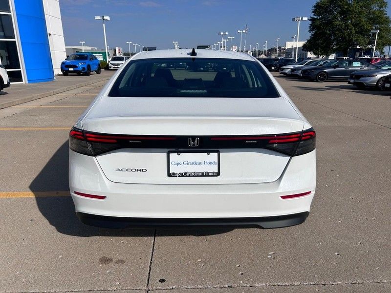 2025 Honda Accord SE photo 2