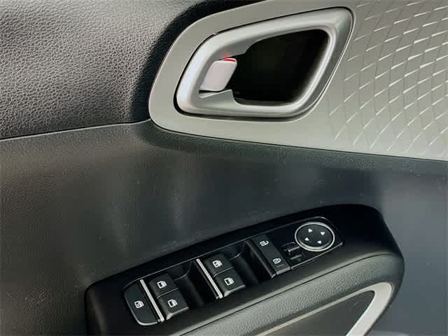 2022 Kia Soul LX photo 15
