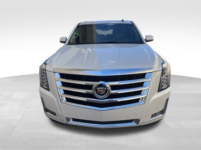 2015 Cadillac Escalade Luxury photo 2