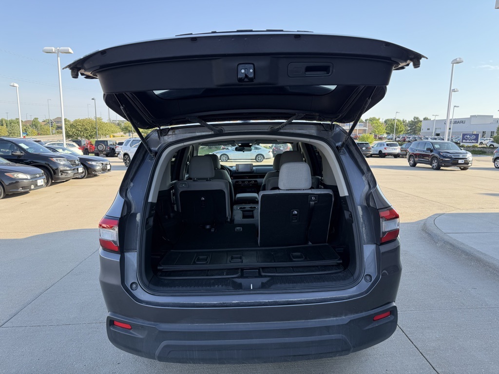 2023 Honda Pilot LX photo 31