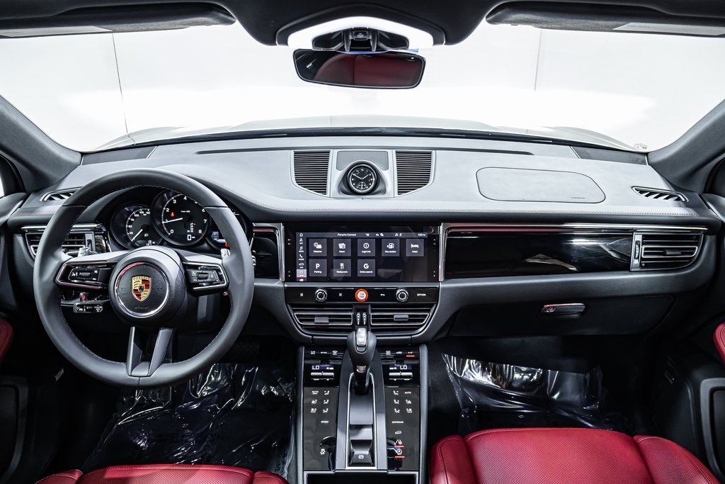 2025 Porsche Macan T photo 13