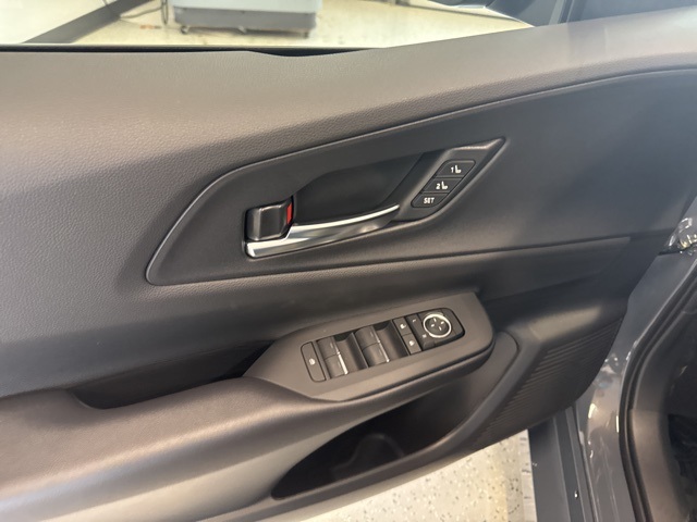 2026 Toyota Prius Plug-in Base photo 18