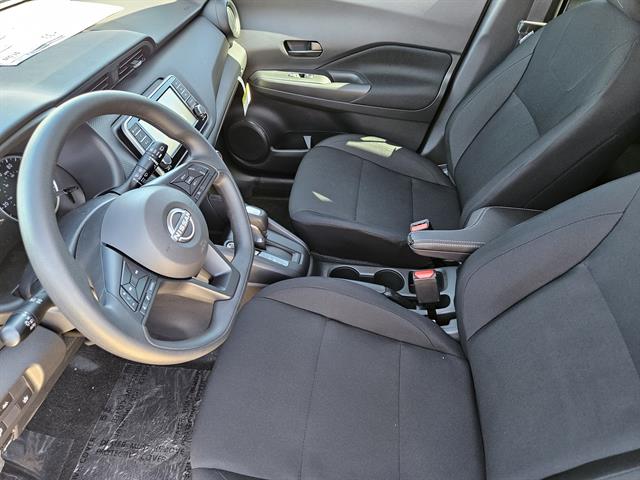 2025 Nissan Kicks Play S photo 10