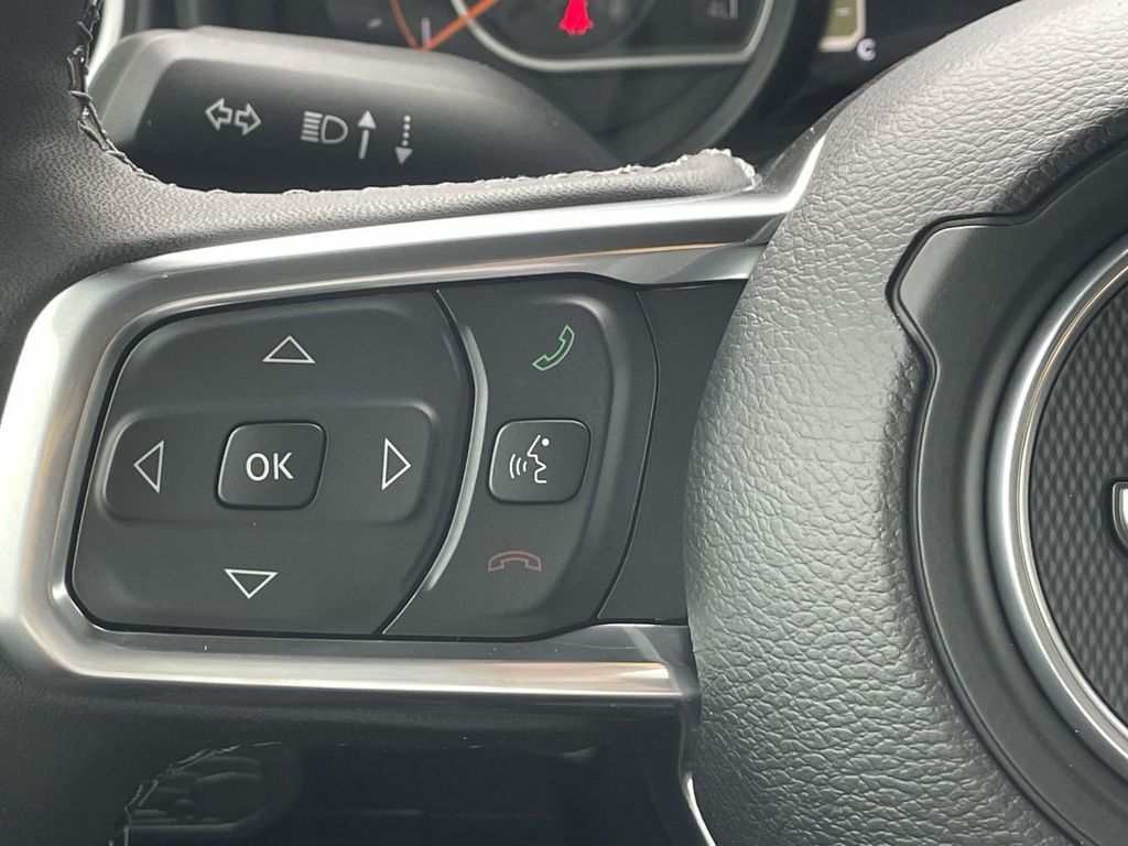 2025 Jeep Wrangler Sahara photo 28